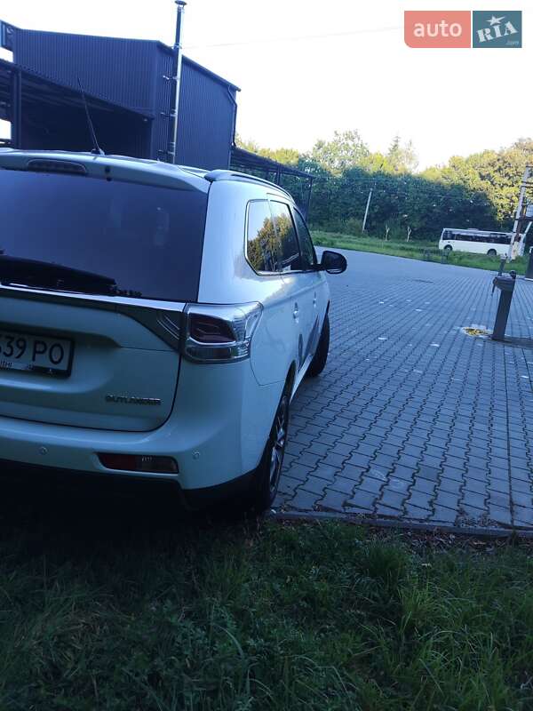 Внедорожник / Кроссовер Mitsubishi Outlander 2013 в Трускавце