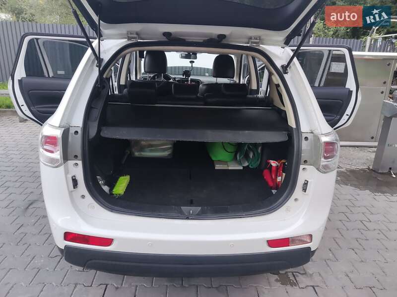 Внедорожник / Кроссовер Mitsubishi Outlander 2013 в Трускавце