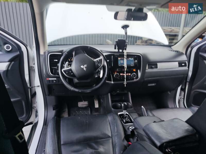 Внедорожник / Кроссовер Mitsubishi Outlander 2013 в Трускавце