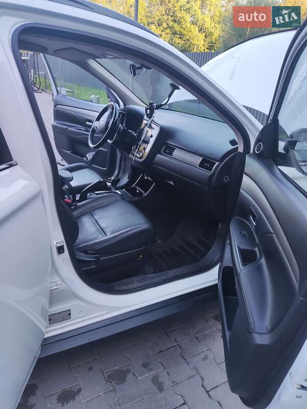 Внедорожник / Кроссовер Mitsubishi Outlander 2013 в Трускавце