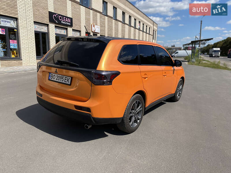 Позашляховик / Кросовер Mitsubishi Outlander 2013 в Києві
