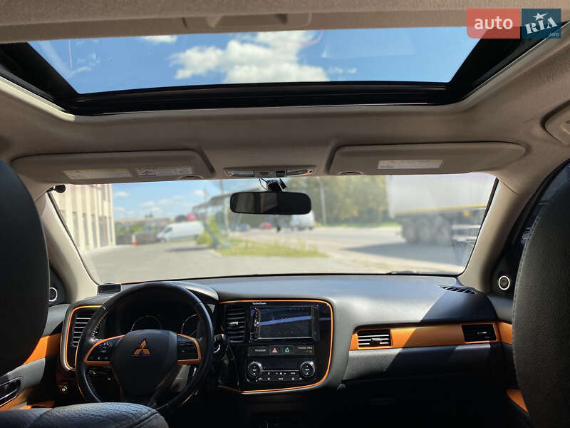 Позашляховик / Кросовер Mitsubishi Outlander 2013 в Києві