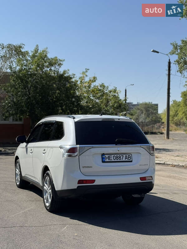 Позашляховик / Кросовер Mitsubishi Outlander 2012 в Миколаєві