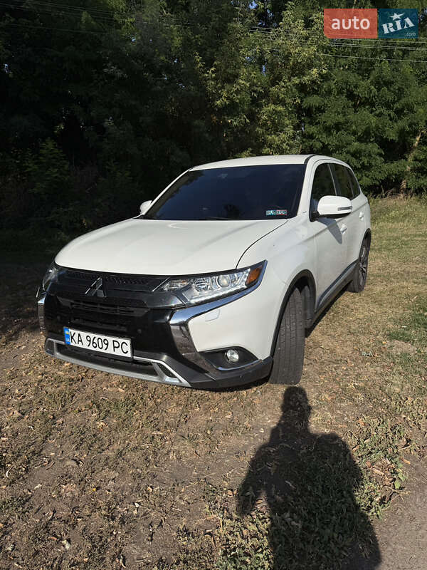 Внедорожник / Кроссовер Mitsubishi Outlander 2020 в Киеве фото 2 Внедорожник / Кроссовер Mitsubishi Outlander 2020 в Киеве