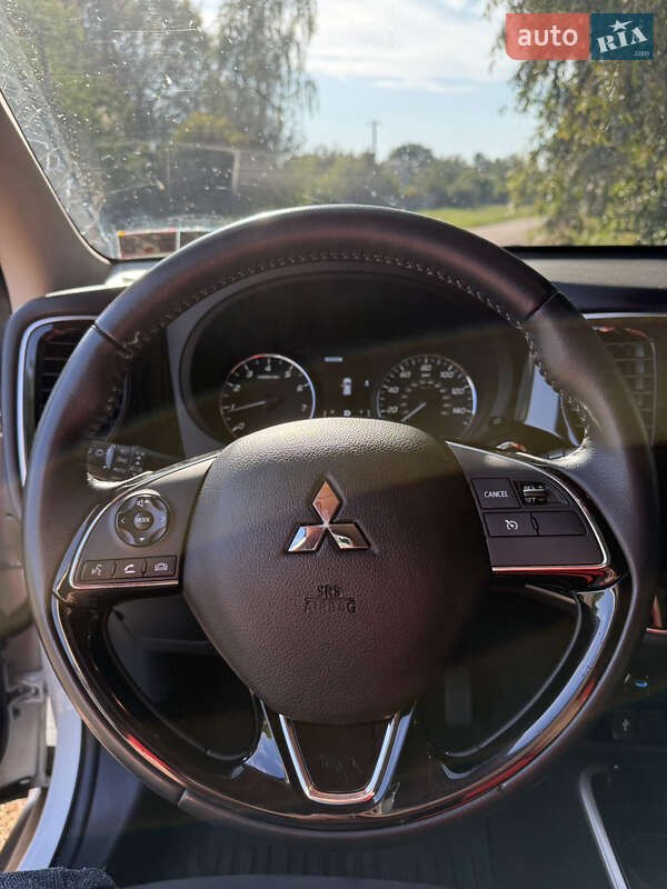 Внедорожник / Кроссовер Mitsubishi Outlander 2020 в Киеве фото 18 Внедорожник / Кроссовер Mitsubishi Outlander 2020 в Киеве