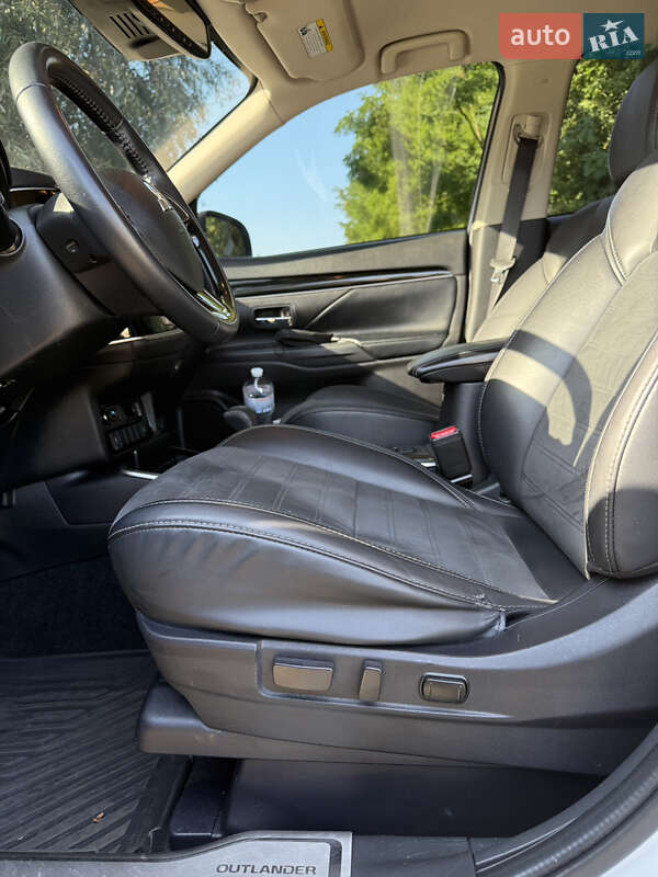 Внедорожник / Кроссовер Mitsubishi Outlander 2020 в Киеве фото 21 Внедорожник / Кроссовер Mitsubishi Outlander 2020 в Киеве