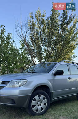 Позашляховик / Кросовер Mitsubishi Outlander 2005 в Луцьку