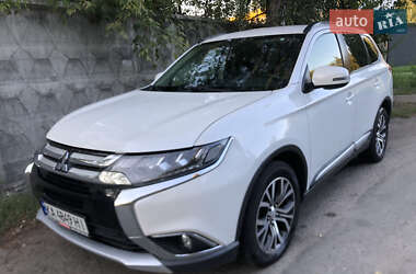 Внедорожник / Кроссовер Mitsubishi Outlander 2016 в 