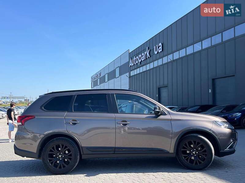 Внедорожник / Кроссовер Mitsubishi Outlander 2017 в Львове