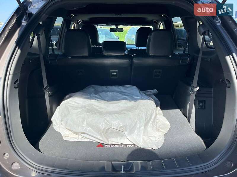 Внедорожник / Кроссовер Mitsubishi Outlander 2017 в Львове