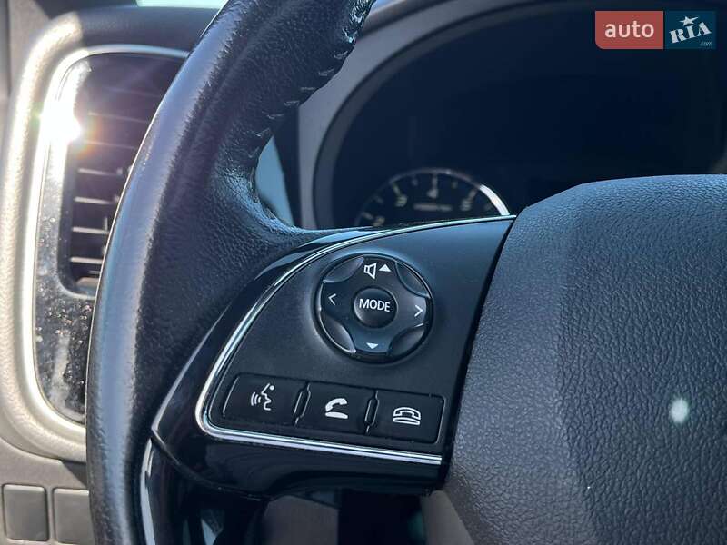 Внедорожник / Кроссовер Mitsubishi Outlander 2017 в Львове