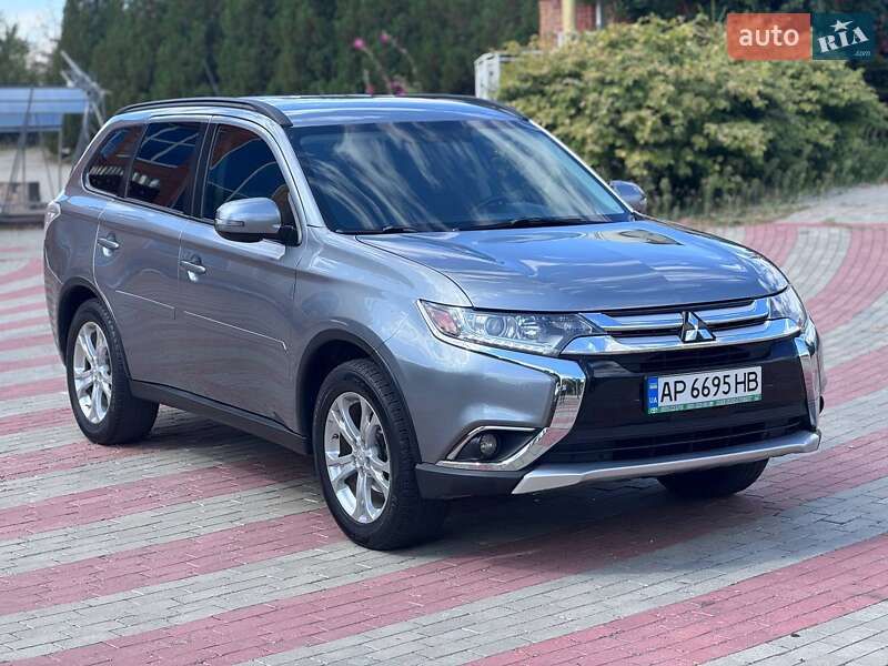Внедорожник / Кроссовер Mitsubishi Outlander 2014 в 