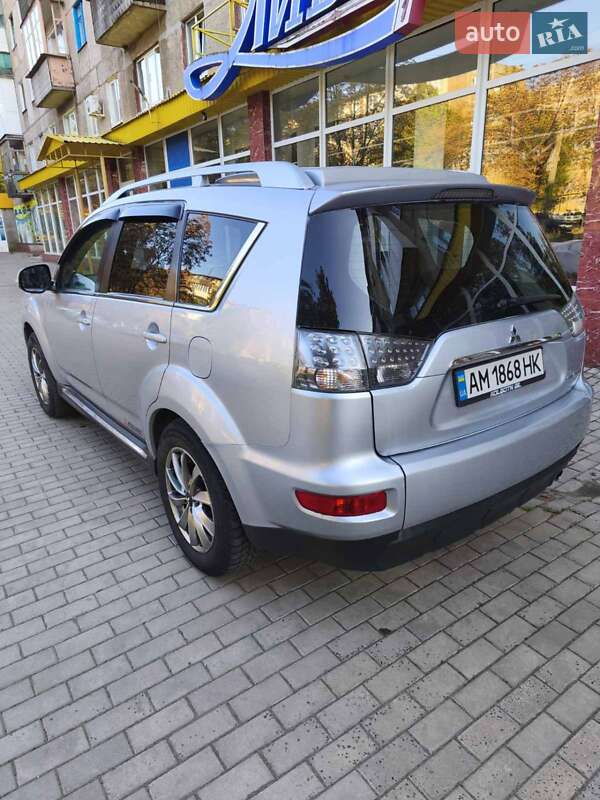 Внедорожник / Кроссовер Mitsubishi Outlander 2010 в Краматорске