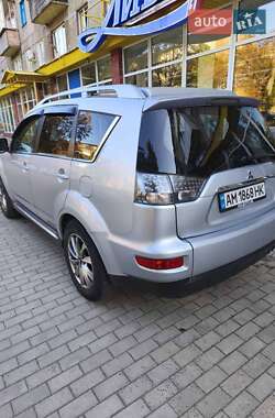 Внедорожник / Кроссовер Mitsubishi Outlander 2010 в 