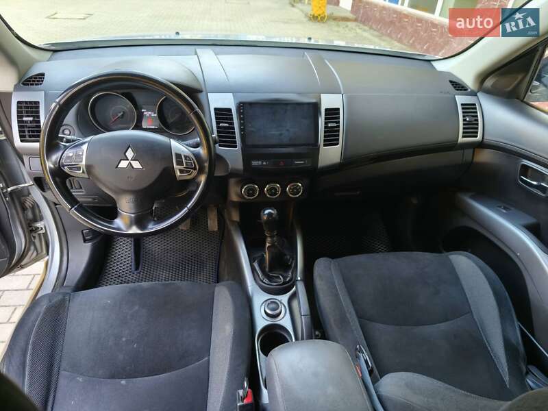 Внедорожник / Кроссовер Mitsubishi Outlander 2010 в Краматорске