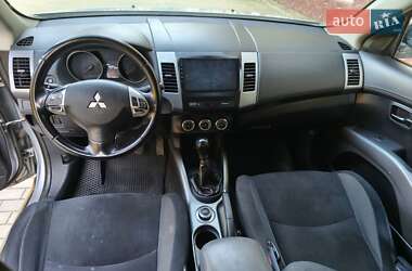 Внедорожник / Кроссовер Mitsubishi Outlander 2010 в 