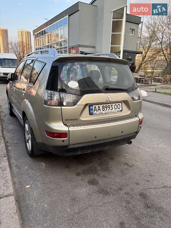 Внедорожник / Кроссовер Mitsubishi Outlander 2009 в Киеве