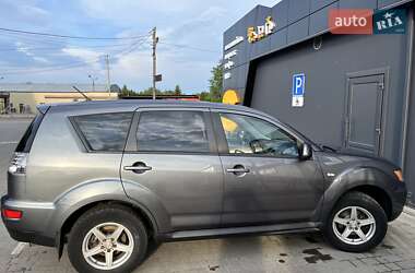 Внедорожник / Кроссовер Mitsubishi Outlander 2012 в 