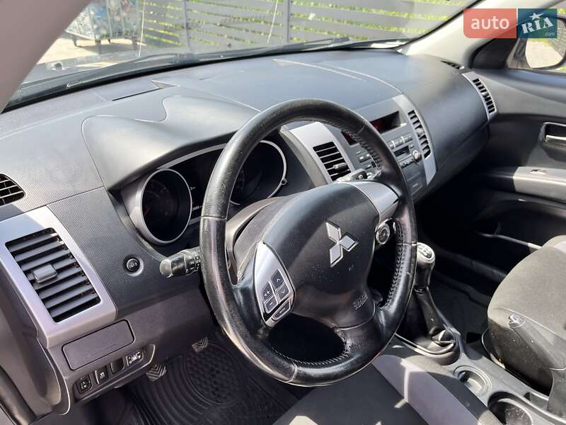 Позашляховик / Кросовер Mitsubishi Outlander 2012 в Львові