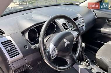 Внедорожник / Кроссовер Mitsubishi Outlander 2012 в 