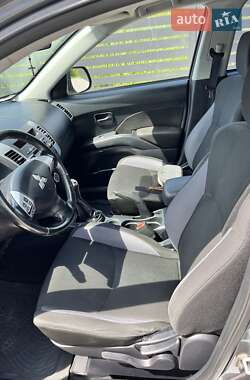 Внедорожник / Кроссовер Mitsubishi Outlander 2012 в 