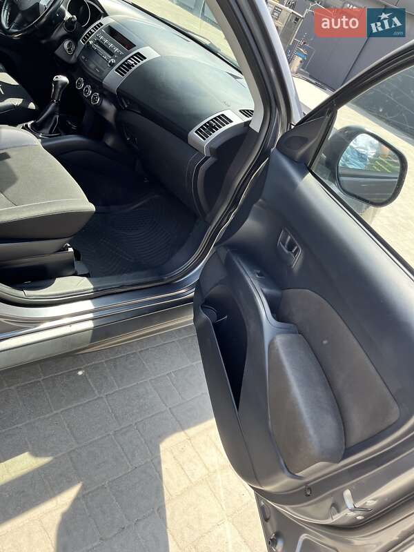 Позашляховик / Кросовер Mitsubishi Outlander 2012 в Львові