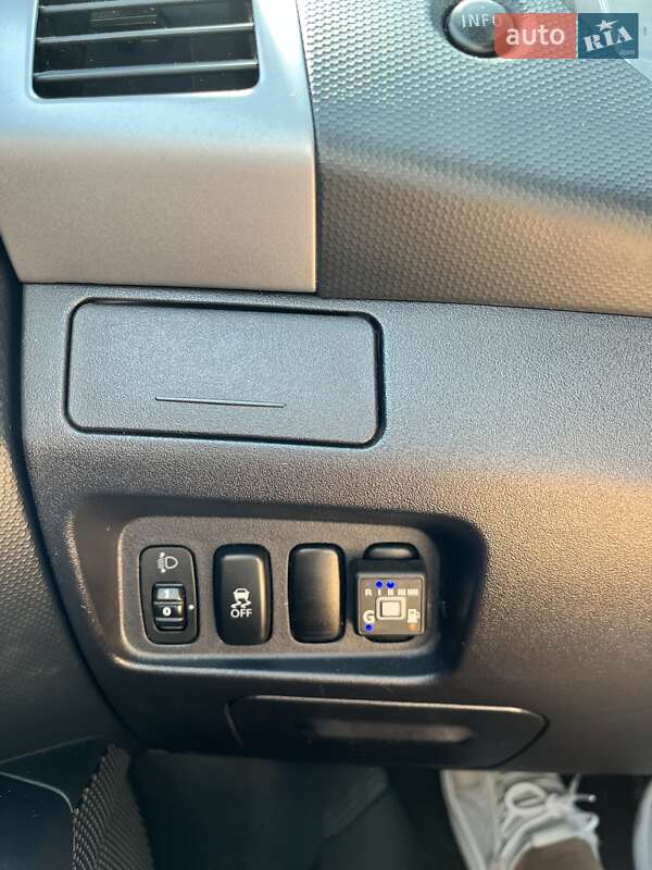 Позашляховик / Кросовер Mitsubishi Outlander 2012 в Львові