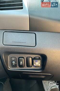 Внедорожник / Кроссовер Mitsubishi Outlander 2012 в 
