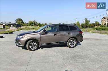 Внедорожник / Кроссовер Mitsubishi Outlander 2020 в 