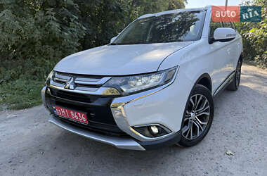 Внедорожник / Кроссовер Mitsubishi Outlander 2016 в 
