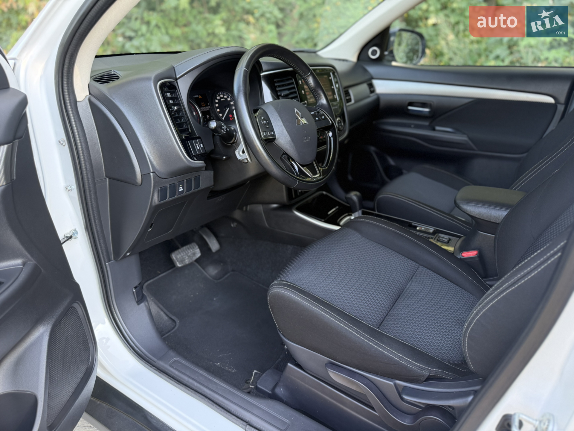 2016 Mitsubishi Outlander - мініатюра 20