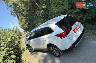 Внедорожник / Кроссовер Mitsubishi Outlander 2016 в 
