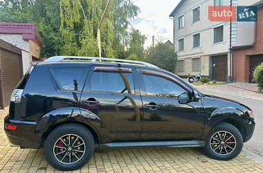 Внедорожник / Кроссовер Mitsubishi Outlander 2010 в 