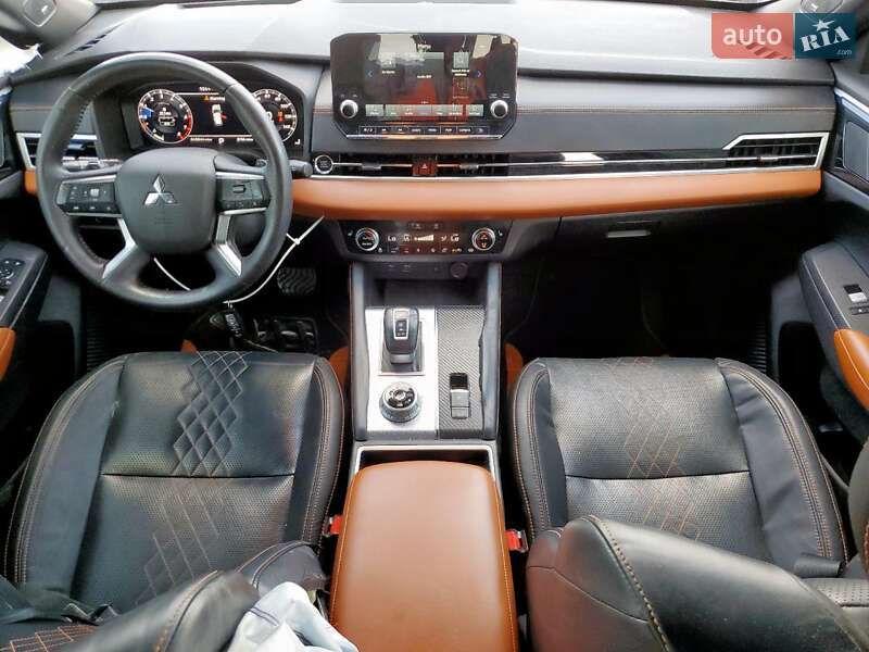 Внедорожник / Кроссовер Mitsubishi Outlander 2022 в Киеве