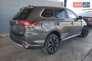 Внедорожник / Кроссовер Mitsubishi Outlander 2018 в 