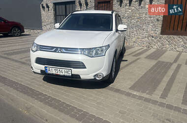 Внедорожник / Кроссовер Mitsubishi Outlander 2013 в 