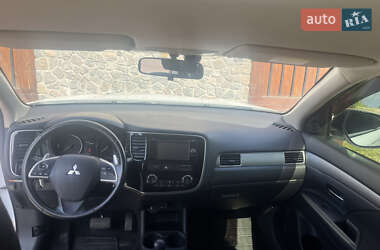 Внедорожник / Кроссовер Mitsubishi Outlander 2013 в 