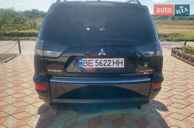 Внедорожник / Кроссовер Mitsubishi Outlander 2012 в 