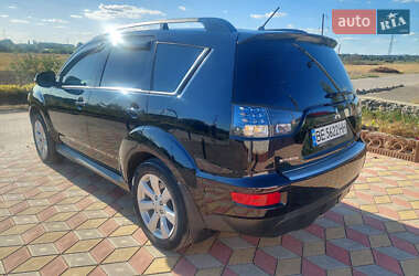 Внедорожник / Кроссовер Mitsubishi Outlander 2012 в 