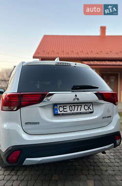 Внедорожник / Кроссовер Mitsubishi Outlander 2018 в 