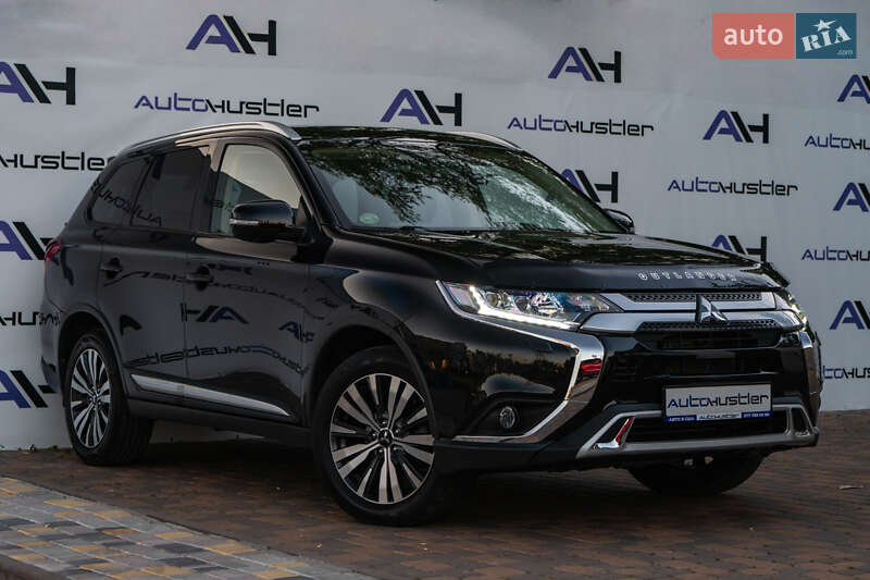 Внедорожник / Кроссовер Mitsubishi Outlander 2018 в 