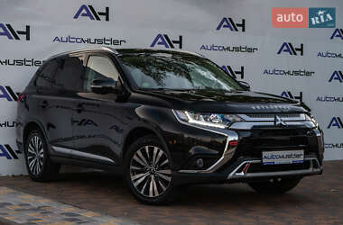 Внедорожник / Кроссовер Mitsubishi Outlander 2018 в 