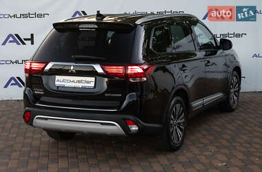 Внедорожник / Кроссовер Mitsubishi Outlander 2018 в 