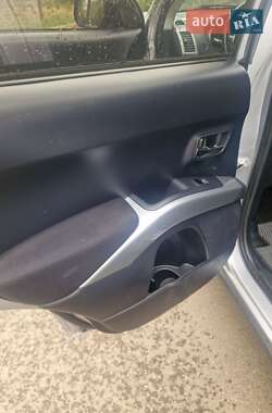 Внедорожник / Кроссовер Mitsubishi Outlander 2006 в 