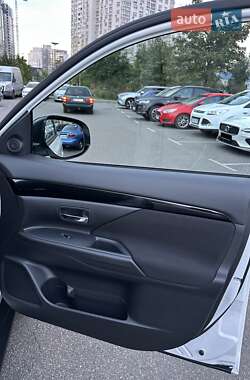 Внедорожник / Кроссовер Mitsubishi Outlander 2021 в 