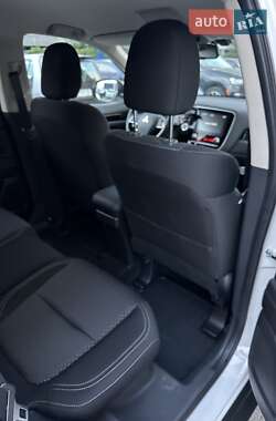 Внедорожник / Кроссовер Mitsubishi Outlander 2021 в 
