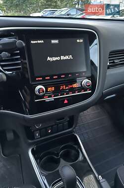 Внедорожник / Кроссовер Mitsubishi Outlander 2021 в 