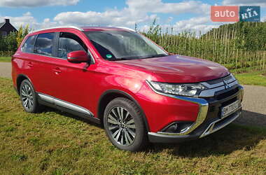 Внедорожник / Кроссовер Mitsubishi Outlander 2020 в Киеве
