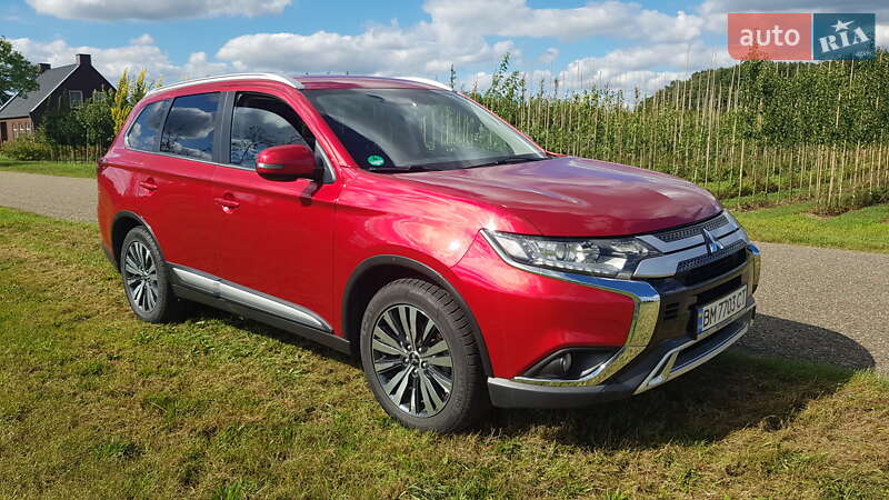 Внедорожник / Кроссовер Mitsubishi Outlander 2020 в 