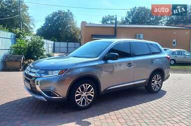 Позашляховик / Кросовер Mitsubishi Outlander 2017 в Миргороді